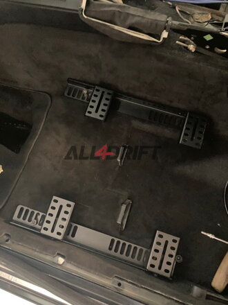 Soportes bajos para asientos de carreras con montaje inferior