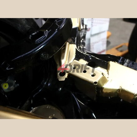 Refuerzo del montaje del tanque de combustible y de los tubos de freno para BMW E46